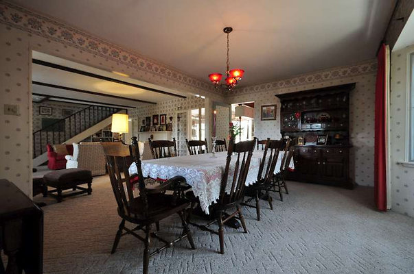 9076 dining 4