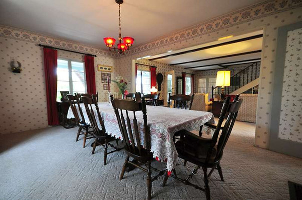 9076 dining 2