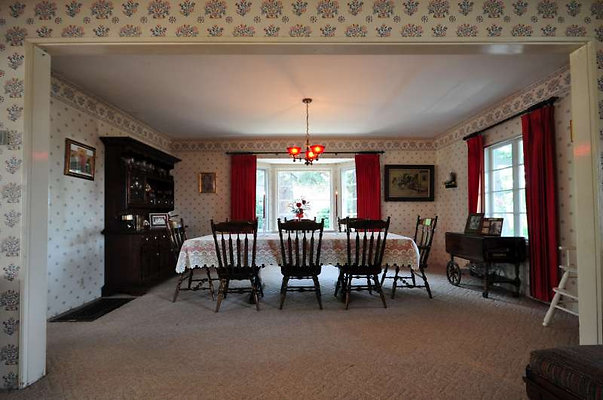 9076 dining 1