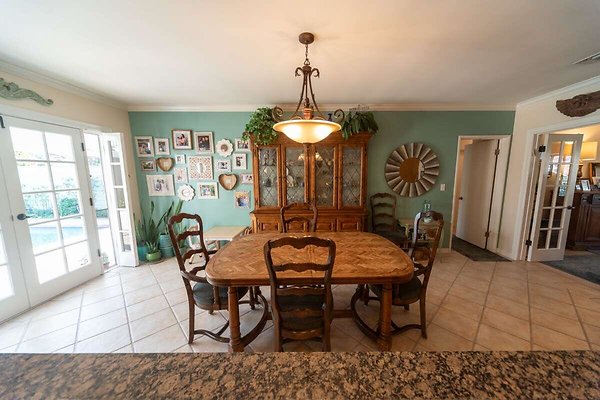 13980 dining 1