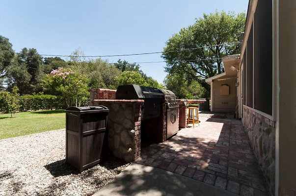 10071 patio 1