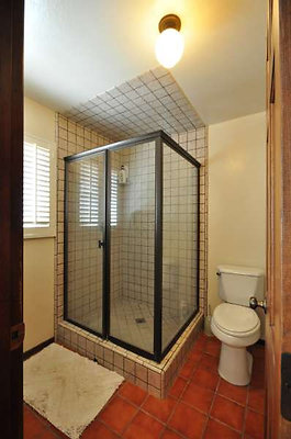 9989 bath 4