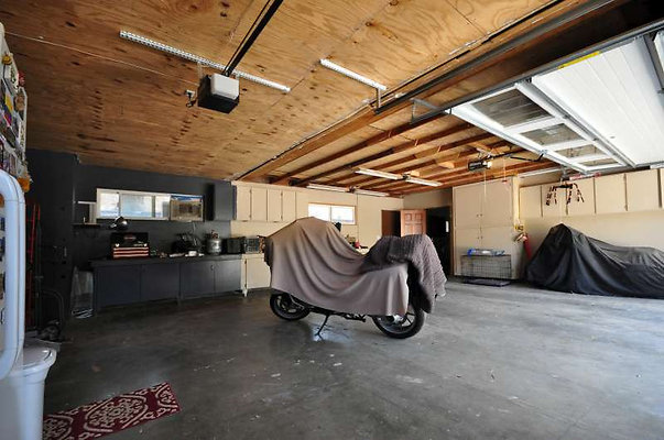 9989 garage 4