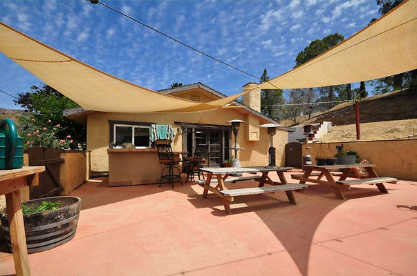 9989 patio 6
