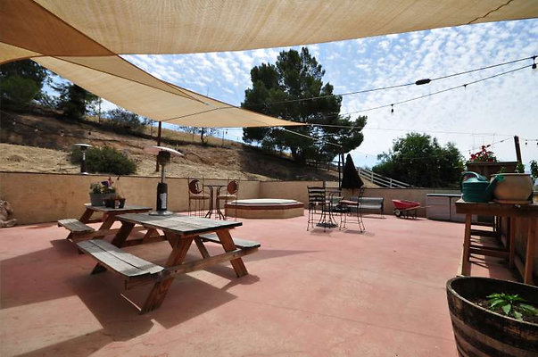 9989 patio 4