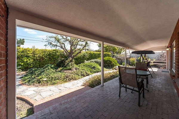 14025 patio 4