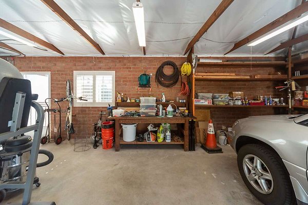 14025 garage 5