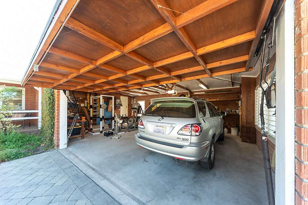 14025 garage 9