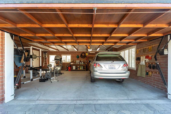 14025 garage 8