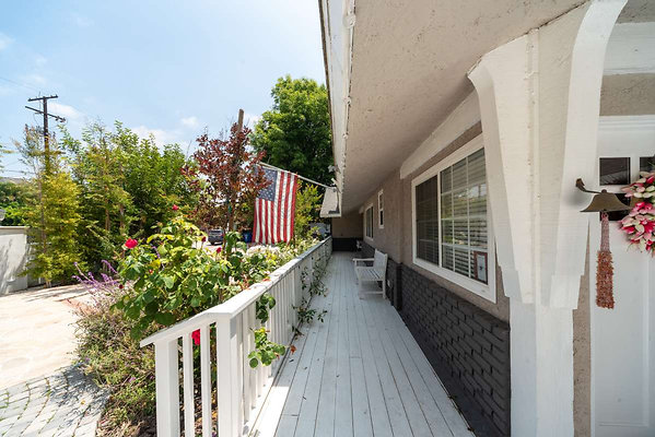 9562 porch 3