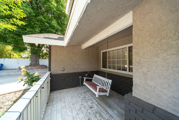 9562 porch 4