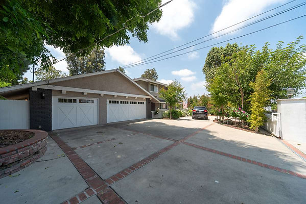 9562 garage 4