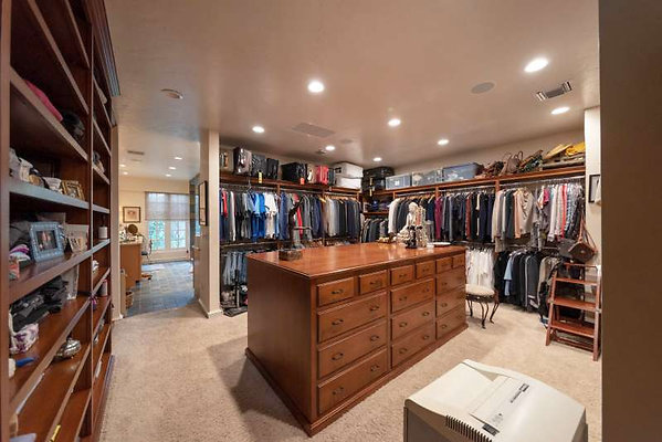 11599 closet 2