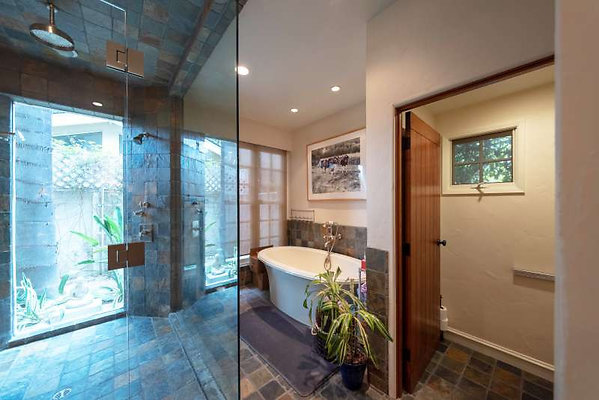 11599 bath 4