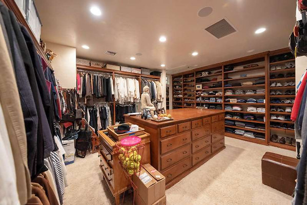 11599 closet 3