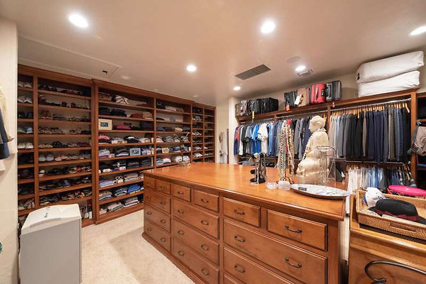 11599 closet 4