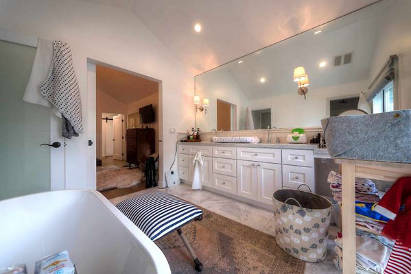10855 bath 2