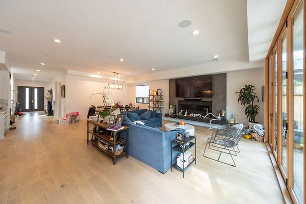 12542 living 1
