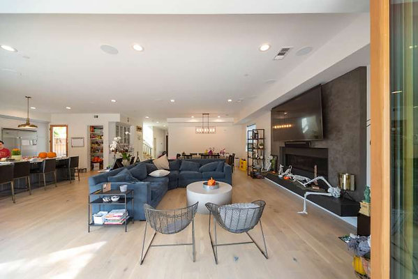 12542 living 8