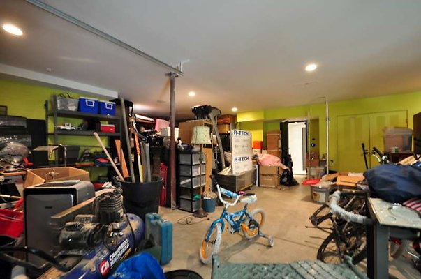 9136 garage