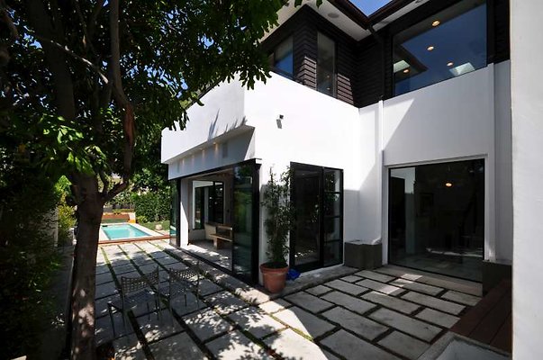 9136 patio