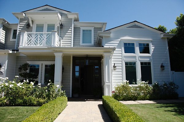 4210 Benedict Canyon - Sherman Oaks