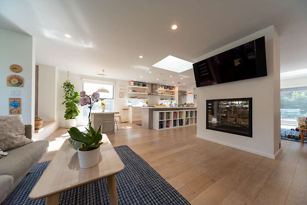 12596 living 6