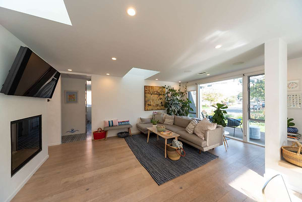 12596 living 3