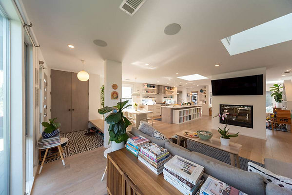 12596 living 4