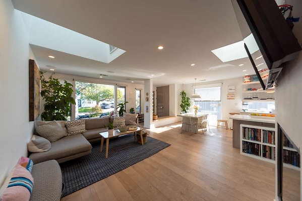 12596 living 5
