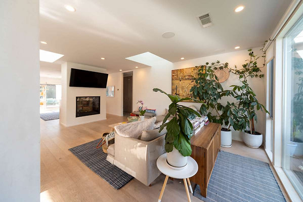 12596 living 2