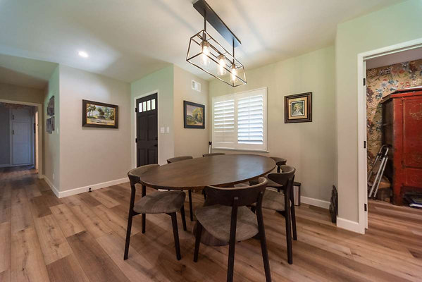 12749 dining 1
