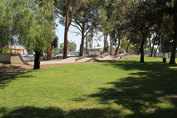 Grounds-Grass Areas-10