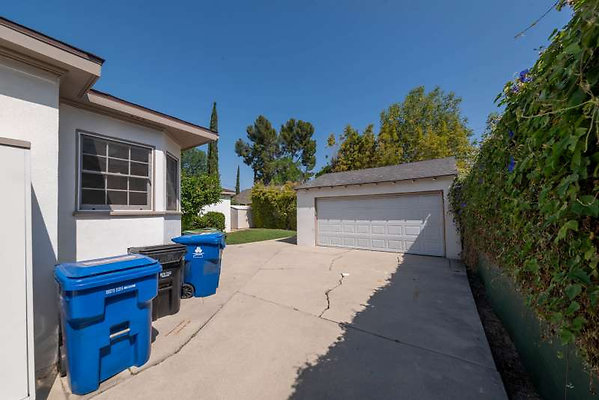 12323 garage 5
