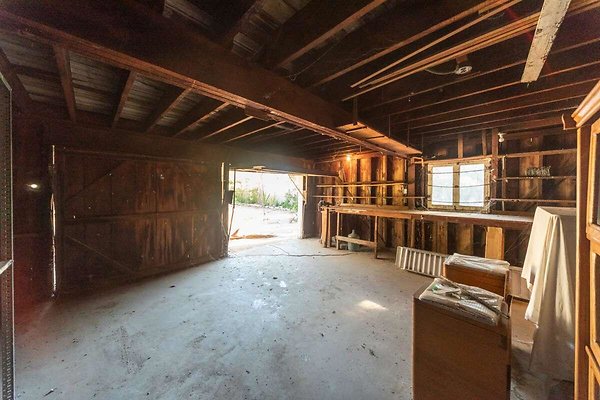 13950 garage 4