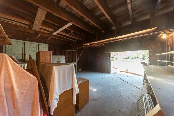 13950 garage 6
