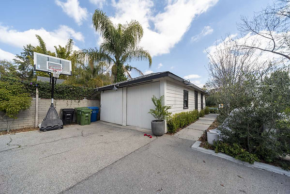 13650 garage 4