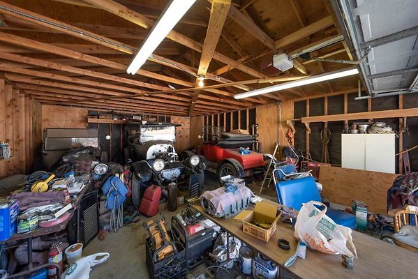 8461 garage12