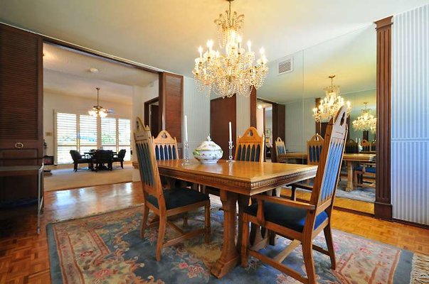 8833 dining2