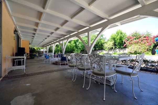 8833 patio3