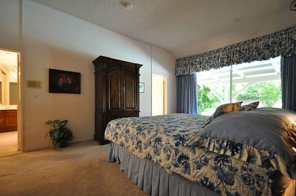 8833 bed4