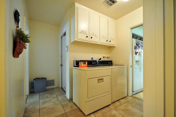 8833 laundry