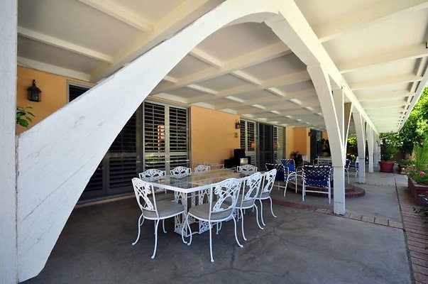 8833 patio2