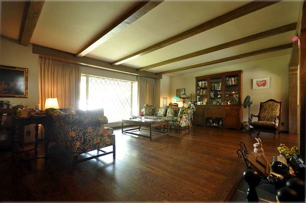 2293 living3