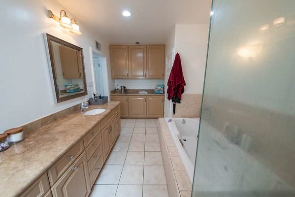 12151 bath3