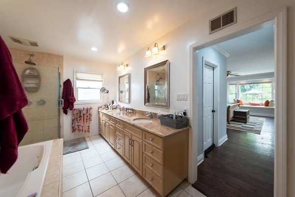 12151 bath2