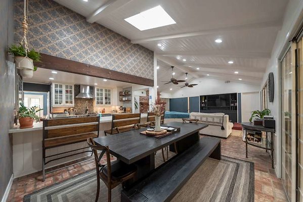 12151 dining4