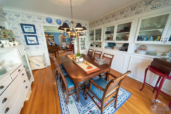 12533 dining 3