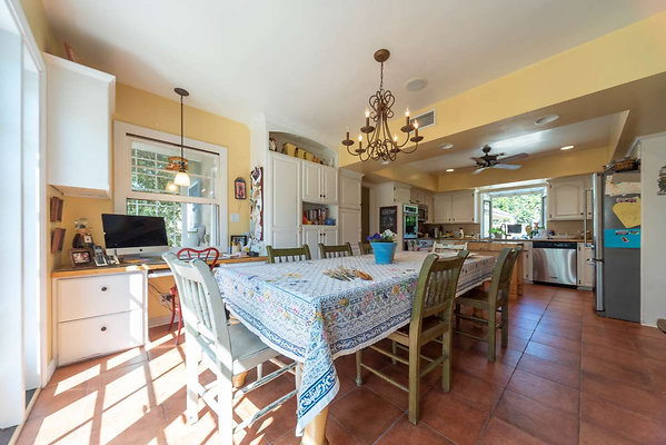 8897 dining 4