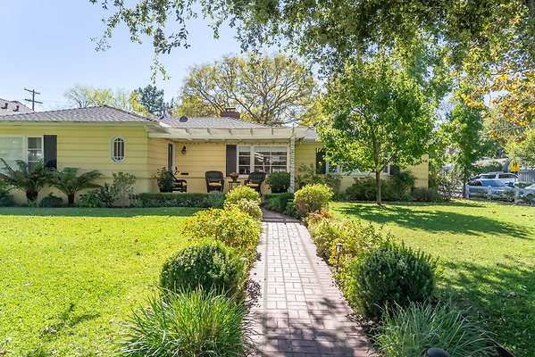 PL1252 Valley Village